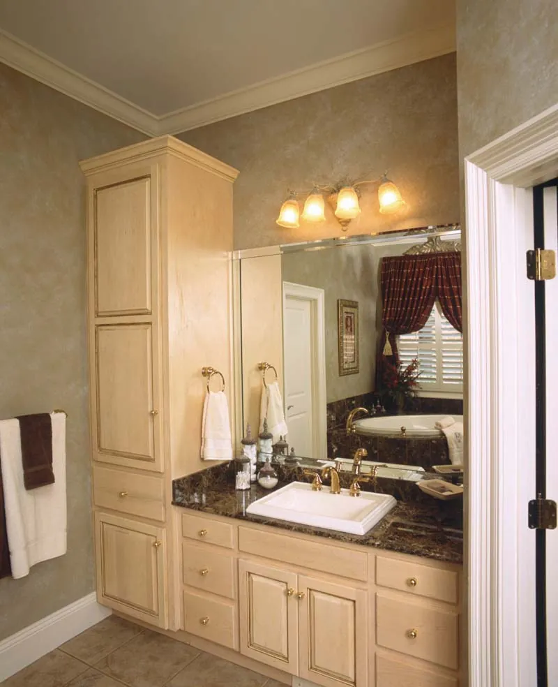 Traditional House Plan Bathroom Photo 01 - Prentiss Manor Colonial Home 024S-0023 - Shop House Plans and More