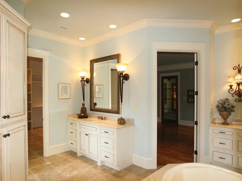 Luxury House Plan Master Bathroom Photo 01 - Briley Southern Craftsman Home 024S-0025 - Search House Plans and More
