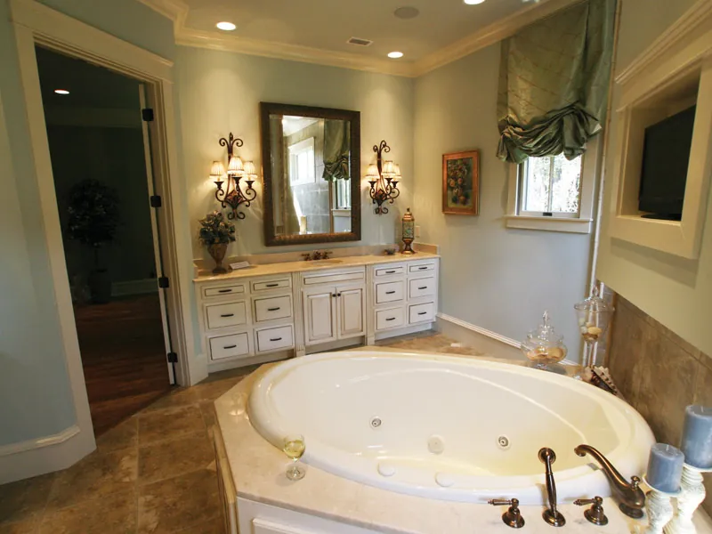 Luxury House Plan Master Bathroom Photo 12 - Briley Southern Craftsman Home 024S-0025 - Search House Plans and More