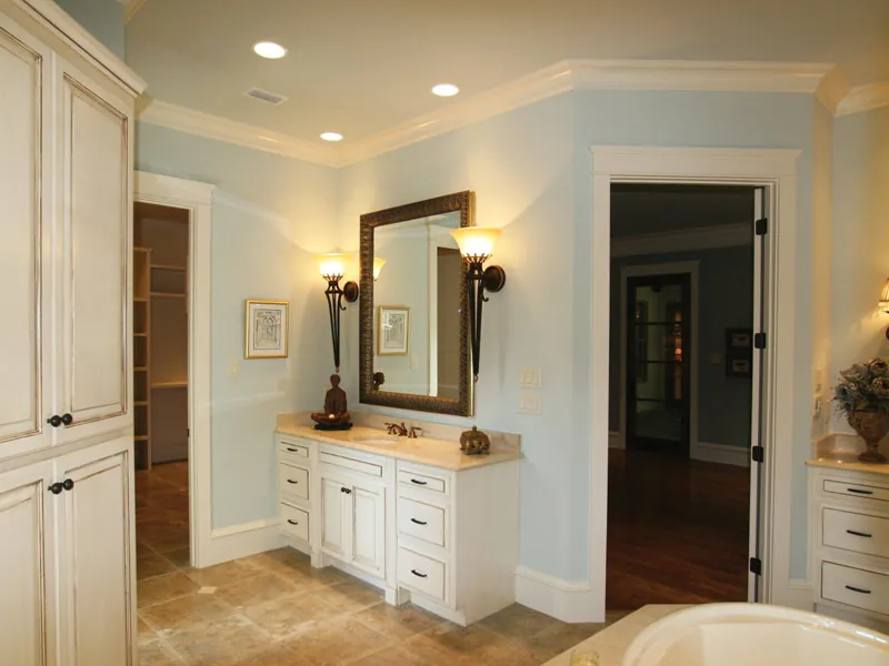 Luxury House Plan Master Bathroom Photo 04 - Briley Southern Craftsman Home 024S-0025 - Search House Plans and More