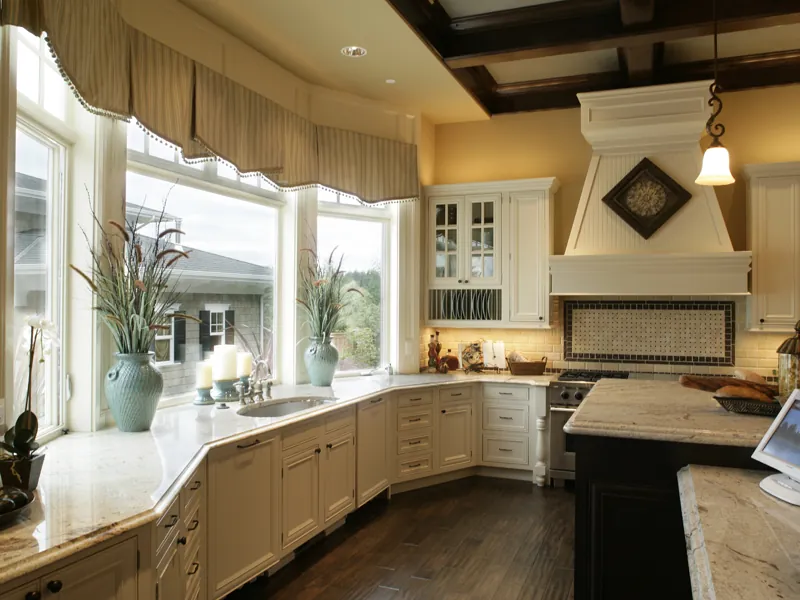 Traditional House Plan Kitchen Photo 02 - Parktowne Luxury Home 071S-0002 - Shop House Plans and More