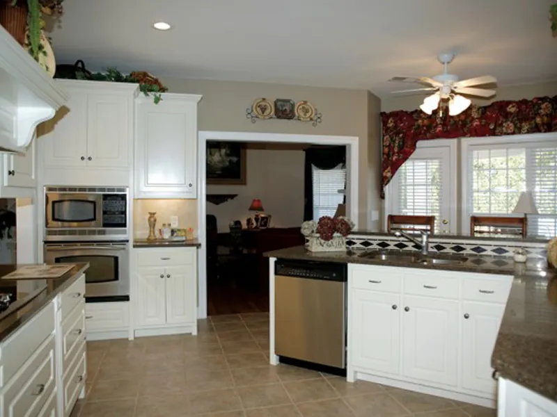 Colonial House Plan Kitchen Photo 02 - Mannington Southern Home 013D-0022 - Shop House Plans and More