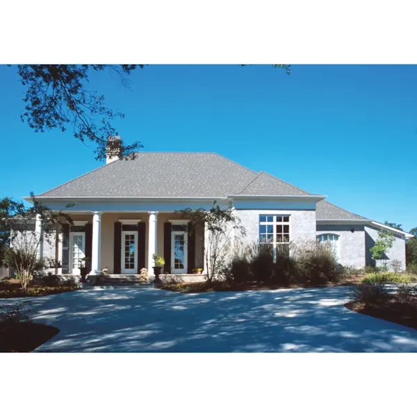 Beautiful Stucco Home With Elegant Windows