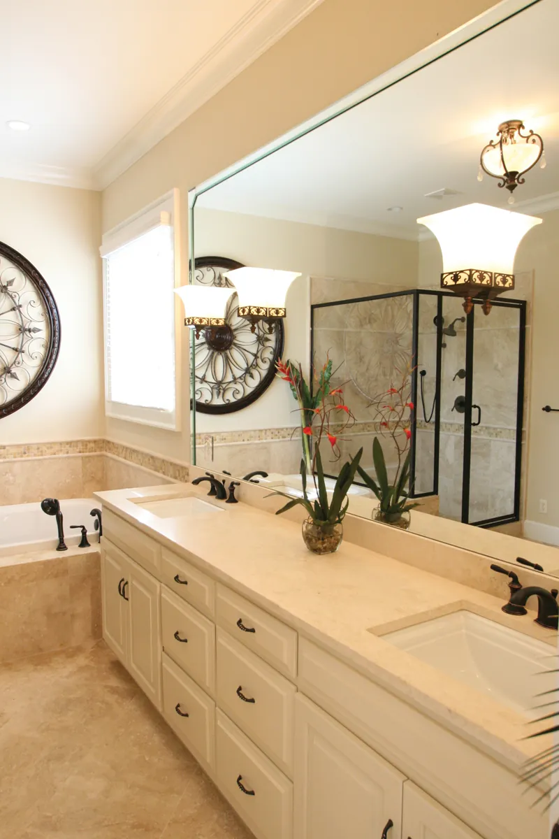 Acadian House Plan Master Bathroom Photo 03 - Damascus Southern Country Home 024D-0797 - Search House Plans and More