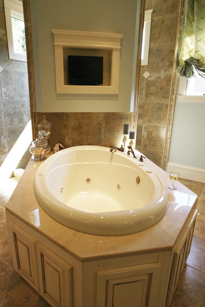 Southern House Plan Master Bathroom Photo 03 - Briley Southern Craftsman Home 024S-0025 - Search House Plans and More