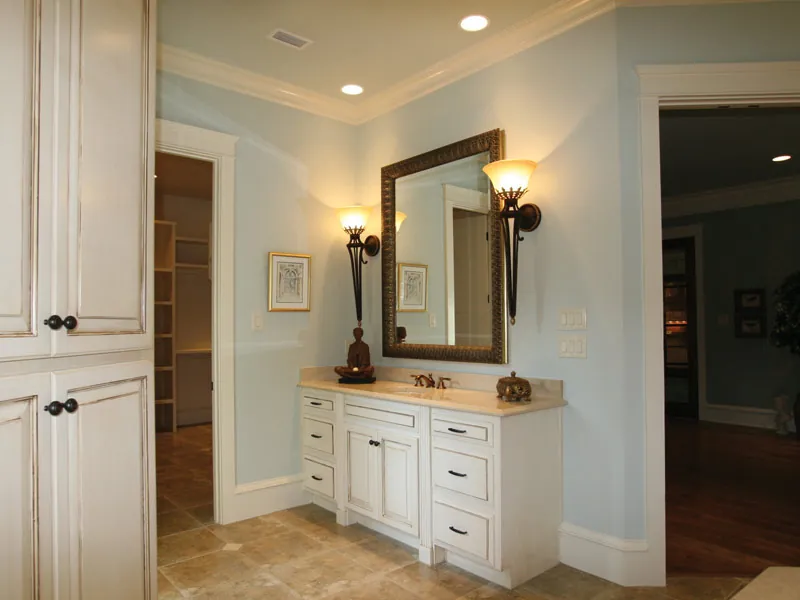 Southern House Plan Master Bathroom Photo 05 - Briley Southern Craftsman Home 024S-0025 - Search House Plans and More