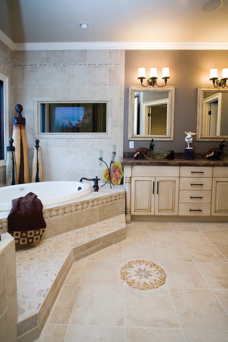 Traditional House Plan Master Bathroom Photo 01 - Luxury One-Story House | Traditional Ranch House