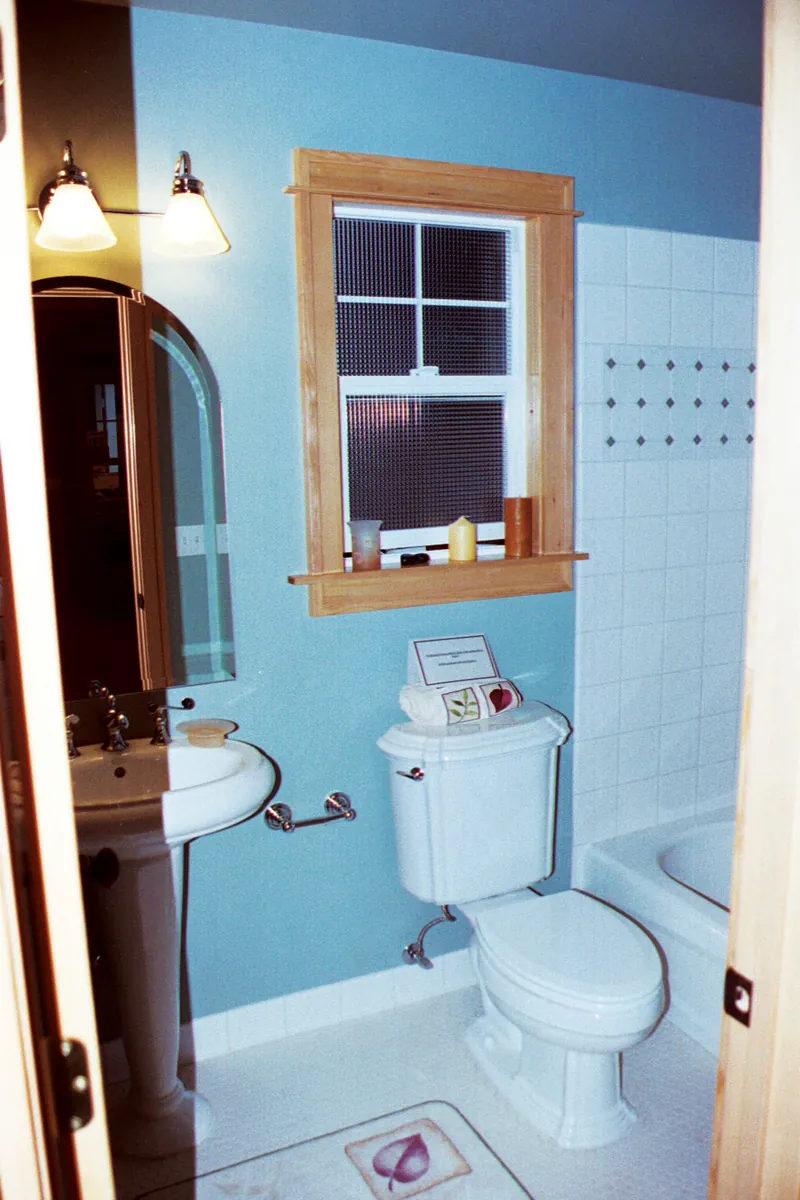 Country House Plan Bathroom Photo 02 - Lyndale Country Home 071D-0013 - Shop House Plans and More