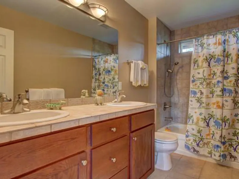 Traditional House Plan Bathroom Photo 02 - Glen Arden Craftsman Home 071D-0089 - Search House Plans and More