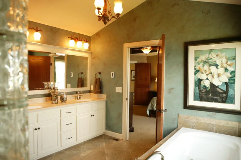 Traditional House Plan Master Bathroom Photo 01 - Edsel Arts And Crafts Home 072S-0003 - Search House Plans and More