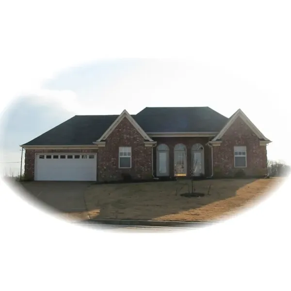 Arched Windows & Symmetrical Façade Give This Ranch Style