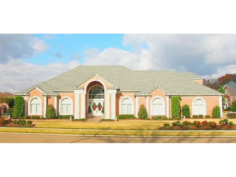 Stunning Arched Windows Decorate This Luxury Sunbelt Home