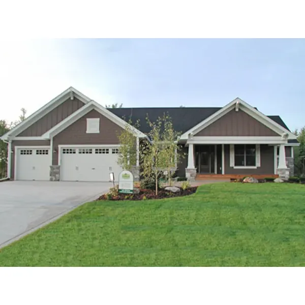 Quaint Country Home With Cozy Craftsman Enthusiasm