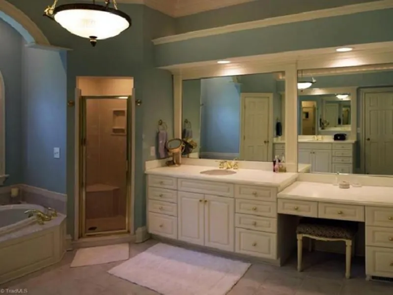 Luxury House Plan Master Bathroom Photo 02 - Evergreen Manor Georgian Home 128D-0068 - Search House Plans and More